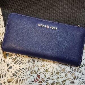 Michael Kors Jet Set Navy Blue Saffiano Leather Zip Wallet
